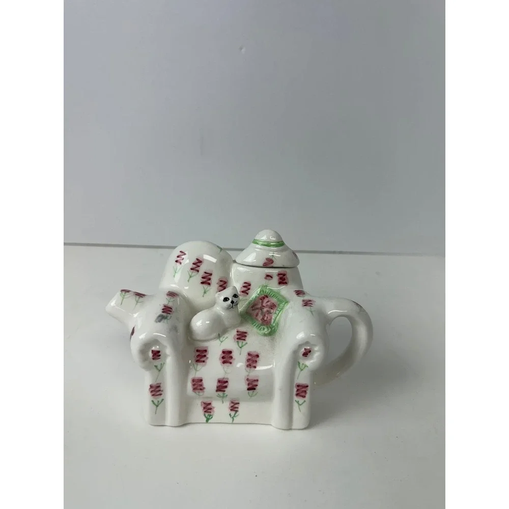 Tea-Nee Vintage Caramic Teapot Cat on Chair 1995‎ Collectible